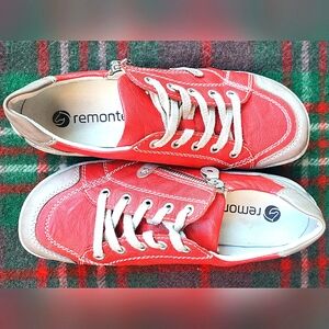 Remonte red lace-up sneakers